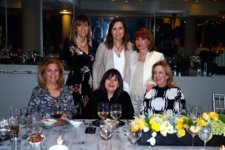 Mary Velasco, Alejandra Salinas, Carmen Bortoni de De la Garza, Mónica Escudero, Rosy Cárdenas de Benítez y Roxana Andonie