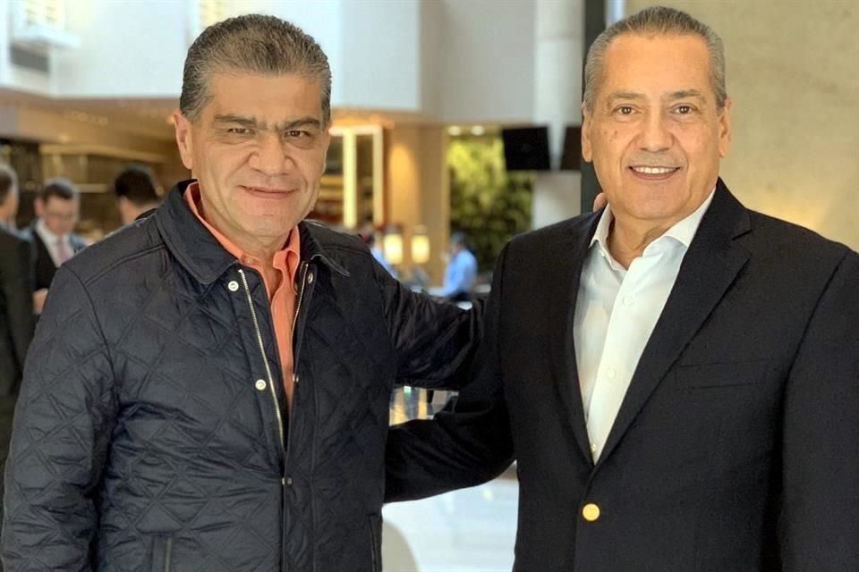 El Gobernador Miguel Ángel Riquelme (izq.) publicó una fotografía en la que aparece junto a Manlio Fabio Beltrones.