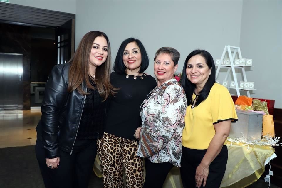 Brenda Vázquez, Sandra de Rangel, Dora de Balderas y Elsa Vázquez