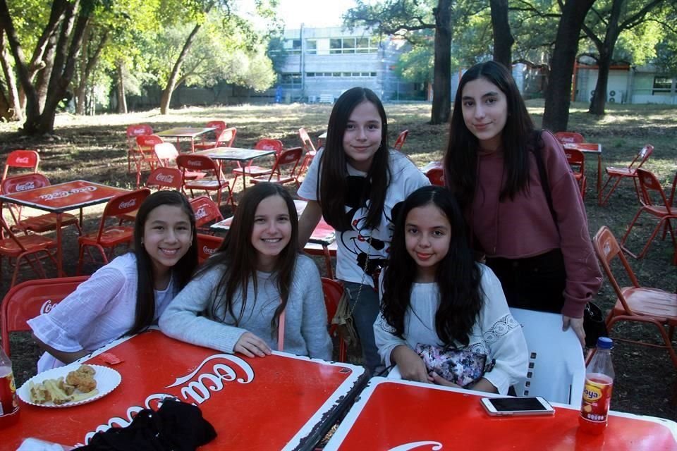 Camila Salazar, Paola Ramírez, Caro Elizondo, Alejandra de la Fuente y Regina Martínez