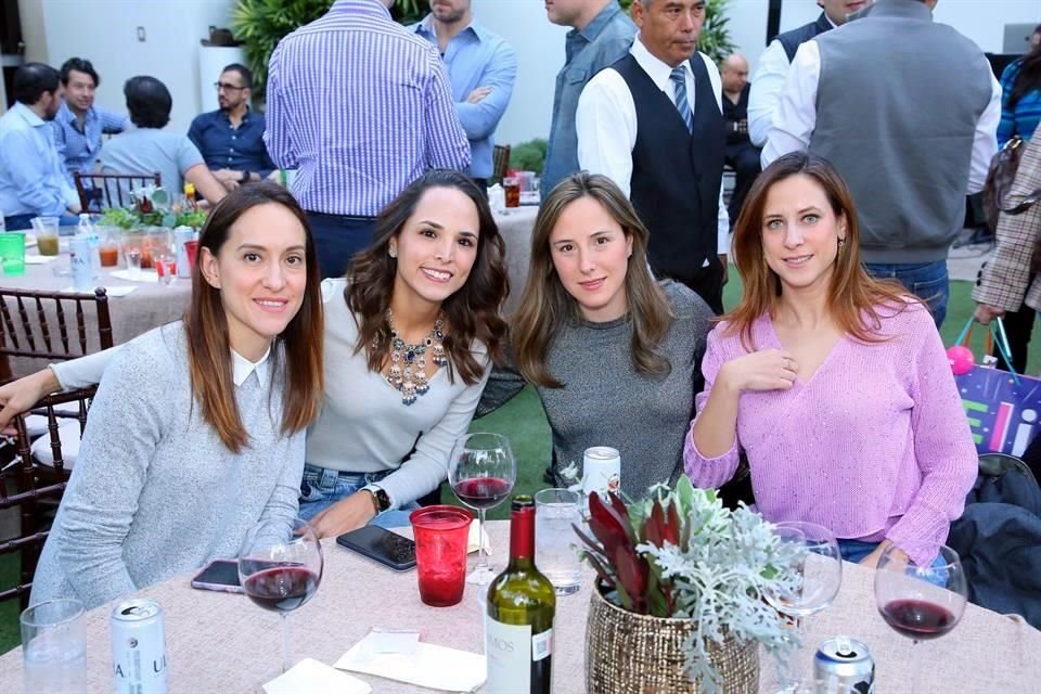 Mónica Villarreal, Gina Maiz de González, Eugenia Navarro y Carla Zambrano de Calderón