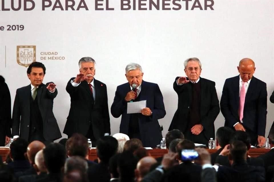 López Obrador destacó que se hizo una inversión adicional para el mejoramiento de infraestructura hospitalaria, abasto de medicinas y basificación de médicos.