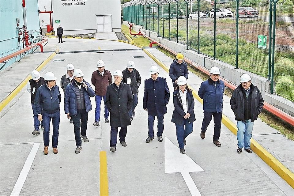 El Presidente López Obrador visitó la Central Geotermoeléctrica Los Azufres en Michoacán junto con Manuel Bartlett, director de la CFE.