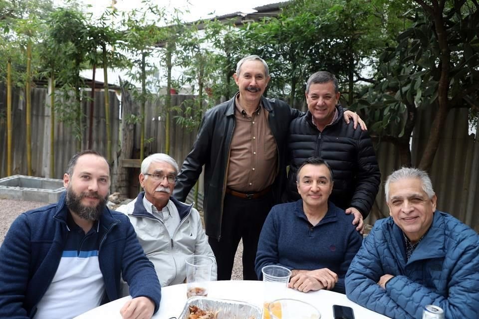 Fernando Armendáriz, Héctor Armendáriz, Enrique Lobo, Ricardo Urdiales, Arturo Barahona y Leopoldo Urdiales