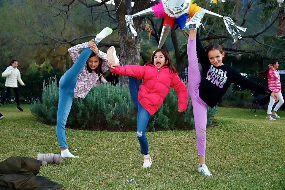 Renata Estrada, Roby Canales y Dana Crombé