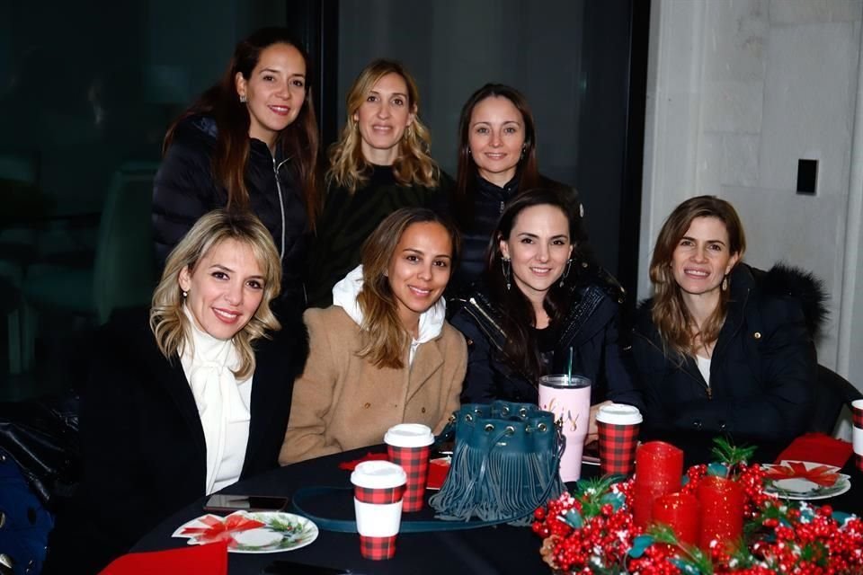 Jael Ceballos, Susana Salas, Mayra Macías, María Eugenia Garza, Astrid Hernández, Vivis Gutiérrez y Daniela de González
