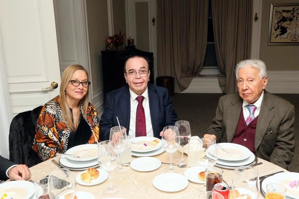 Marisela Garza, Armando Robles y Roberto Batres