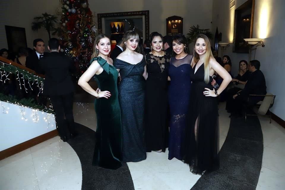 Edith Marroquín, Paola Hernández, Roxana Calzada, Luisana Fraga y Andrea Espinosa