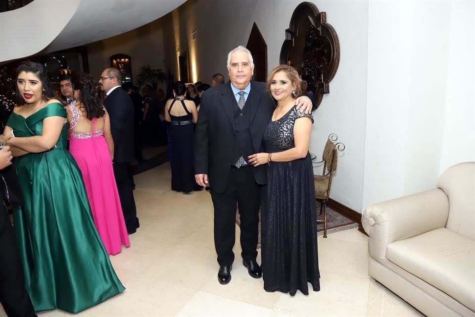 Gerardo de León y Yolanda Zuazua de De León