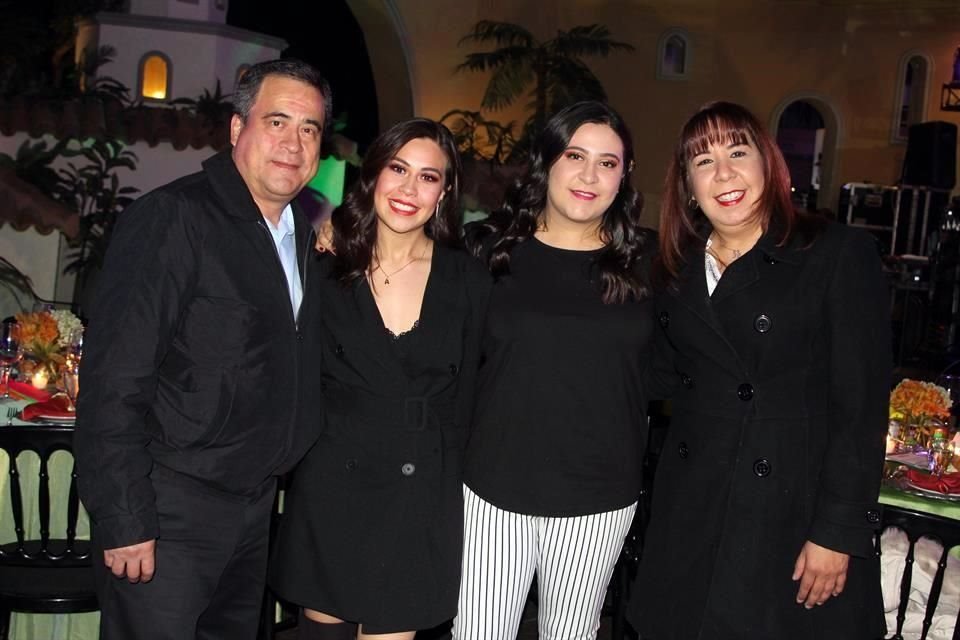 Sergio Piña, Andrea Piña, Alejandra Piña e Isabel García