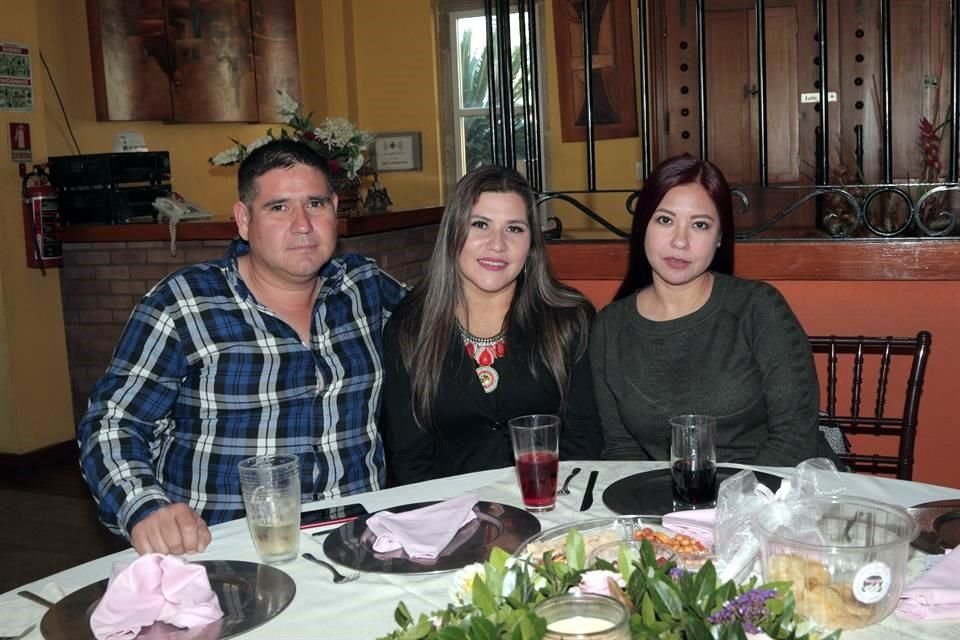 Hugo Ríos, Gabriela Salazar, y Erika Martínez
