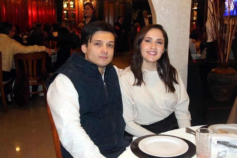 César Andrés Fernández y Sharon Gaytán