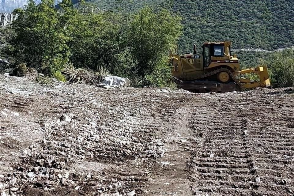 Reforestación Extrema difundió imágenes de maquinaria pesada desmontando una zona de La Huasteca.
