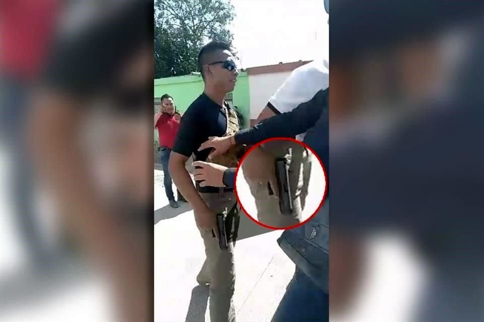 Un policía de Morelos intentó replegar con un arma a manifestantes en acto de AMLO, por lo que ya es investigado, informó Seguridad estatal.