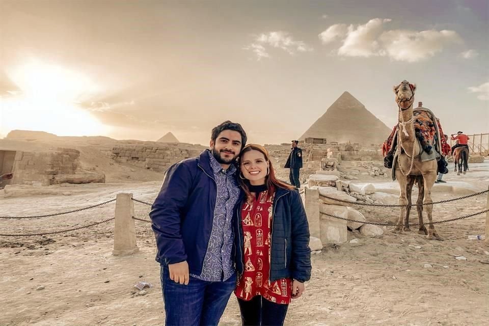 Julio Campos y Samantha Garza de Campos, en Egipto