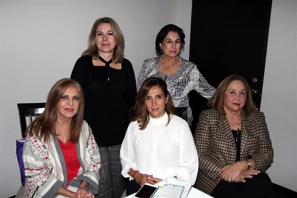Mayra Sánchez de González, Mary Carmen González de Guajardo,  Lilia Montemayor de Vivanco, Amelia García de Hernández y Esperanza de León de Garza