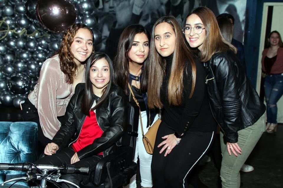 Daniela Reyes, Paulina Treviño, Isabella Santillana, Paola González y Viviana González
