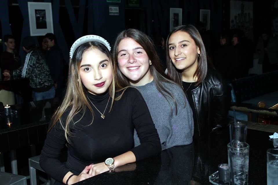 Elena Salazar, Yanella Flores y Ximena González