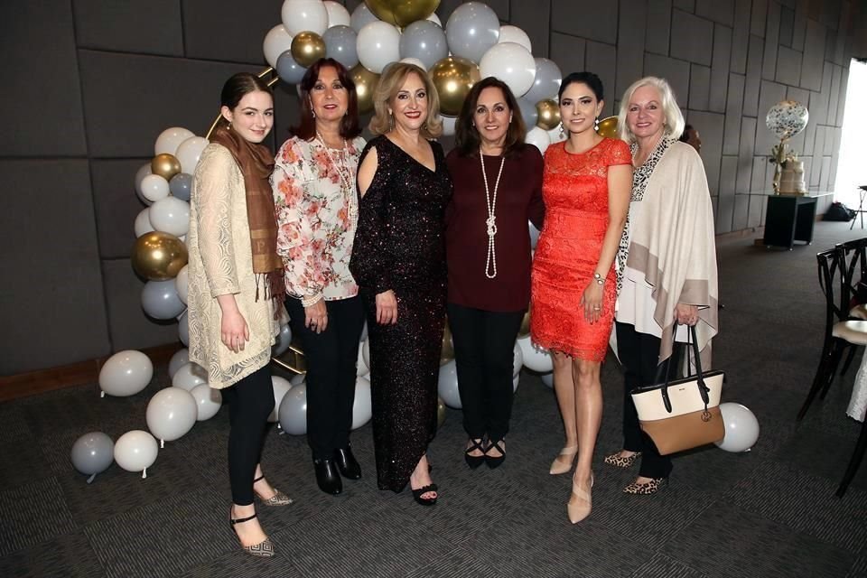 Jordan Kammeyer, Argelia Garza, Tina Garza de Madero, Diana Garza, Alda Cardín y Vicki Garza