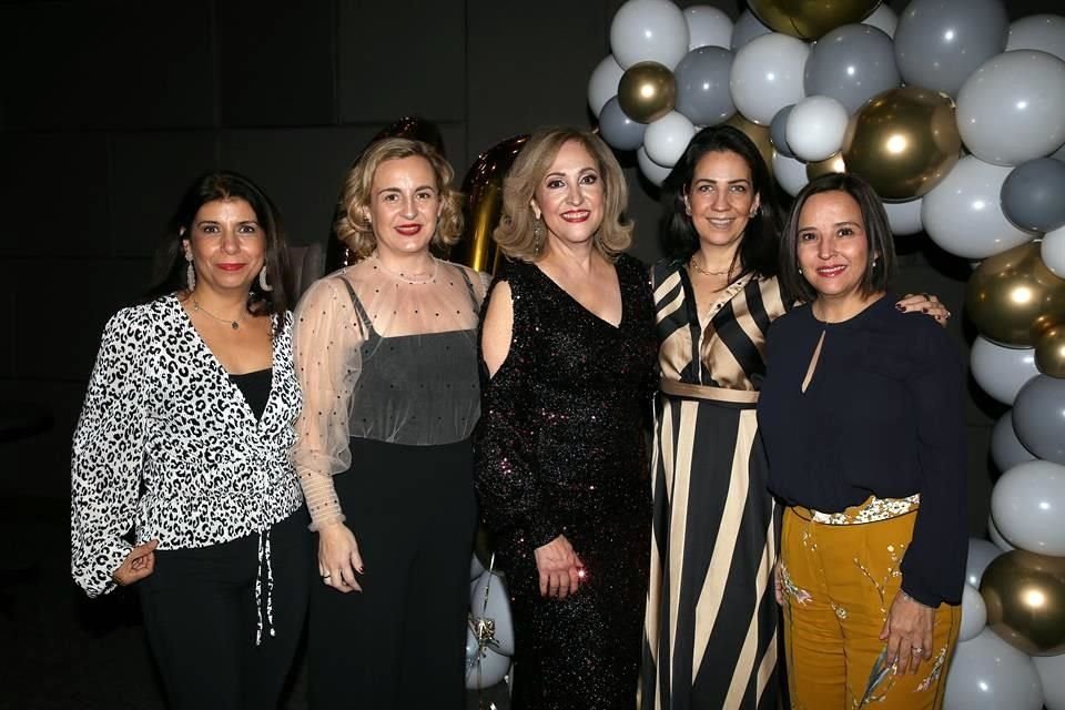 Ana de González, Adriana Mascareñas de González, Tina Garza de Madero, Elena Chávez y Claudia Quiroga