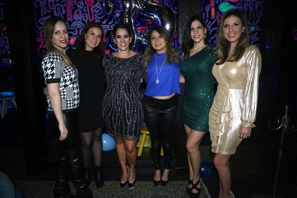 Ondina Beltrán, Elisa Paras, Jessica González, Daniela Manautou de García, Mónica Méndez y Denisse García