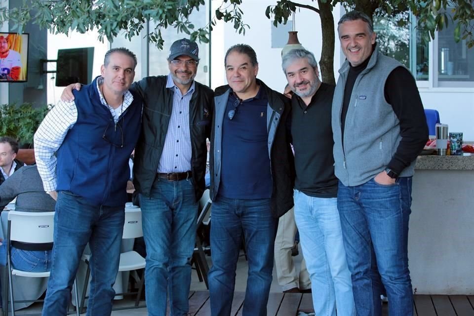 Sergio Flores, Ármando Badillo, Luis Martinez, Polo Somuano y Adrian Canales