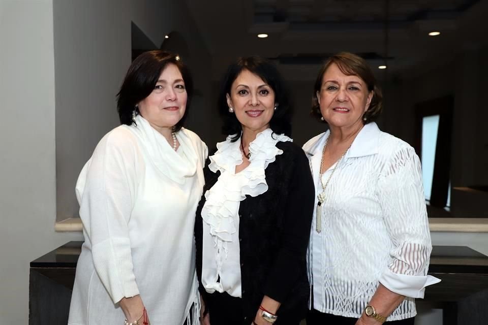 Laura Ríos de Martínez, Irgla Guzmán Treviño y Blanca Escamilla Martínez, directiva saliente