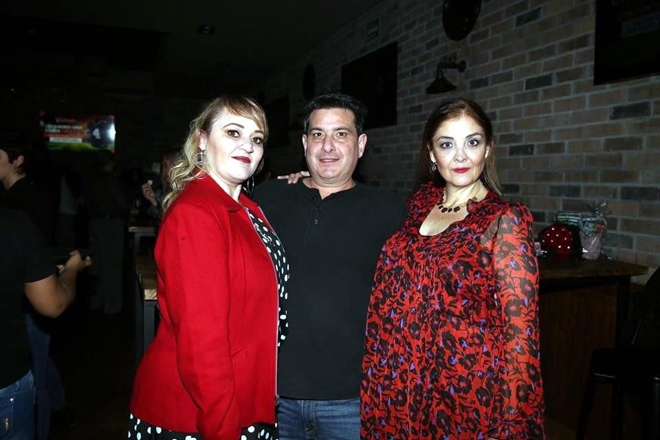 Alma Quintanilla, Juan Carlos Lozano y Lore Elizondo