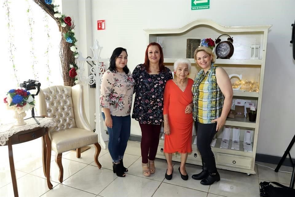 Leslie Saracho, Claudia Cortés, Martha Góngora y Rosario Martínez