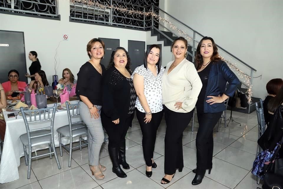 Adriana Aguilar, Paty García, Mayté González, Laura Muñoz y Elvia Tijerina