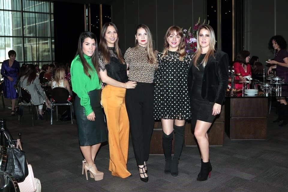 Marla Escalante, Sofía Aguilar, Karen Aguilar, Jenny Cortillo y Miriam García