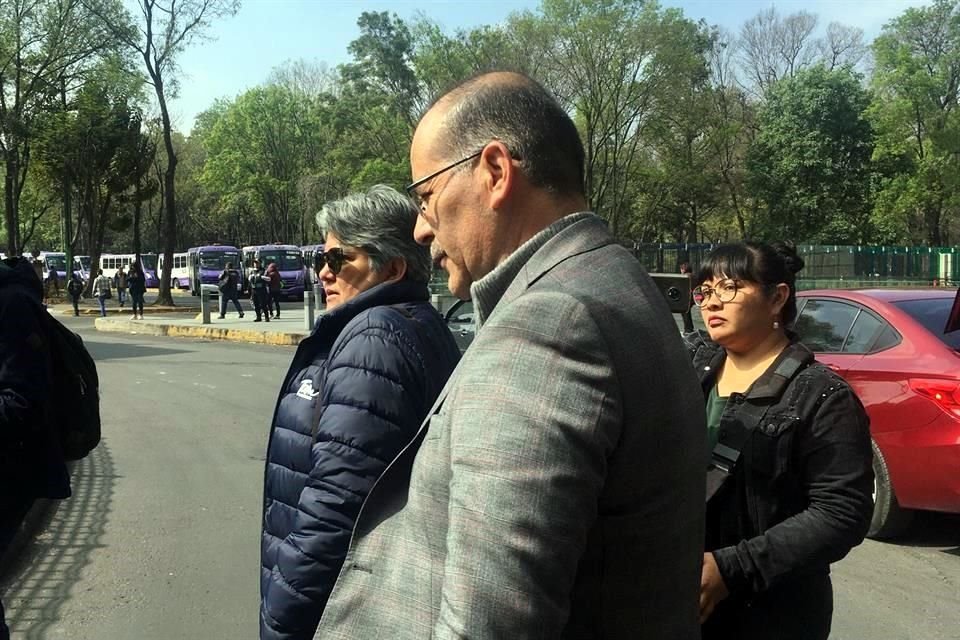 A las 11:52 horas, llegó Martín Orozco a las instalaciones de la Secretaría de Salud.