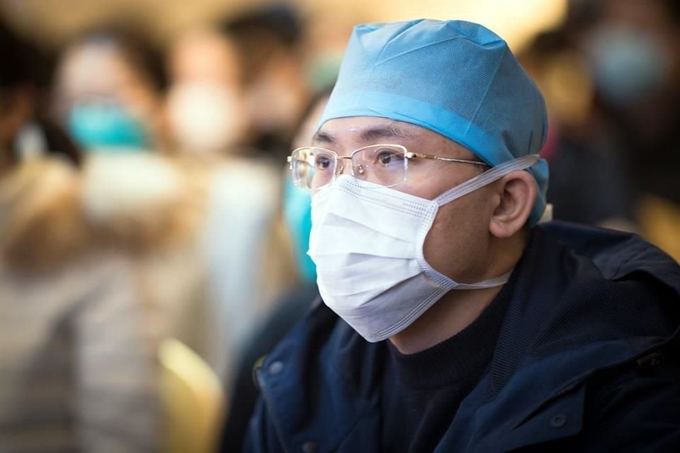Un trabajador médico de la provincia de Guangdong asiste a una capacitación en Wuhan, provincia de Hubei, en el centro de China.