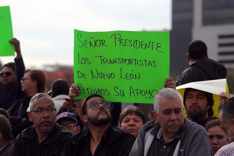 Transportistas de Nuevo León solicitaron el apoyo del Presidente en el tema de la alza de tarifas.