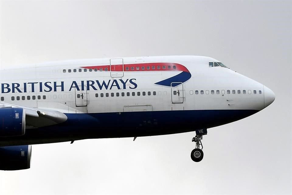 La aerolínea British Airways informó que suspendió todos sus vuelos a China debido al coronavirus, que ya causó la muerte de 132 personas.