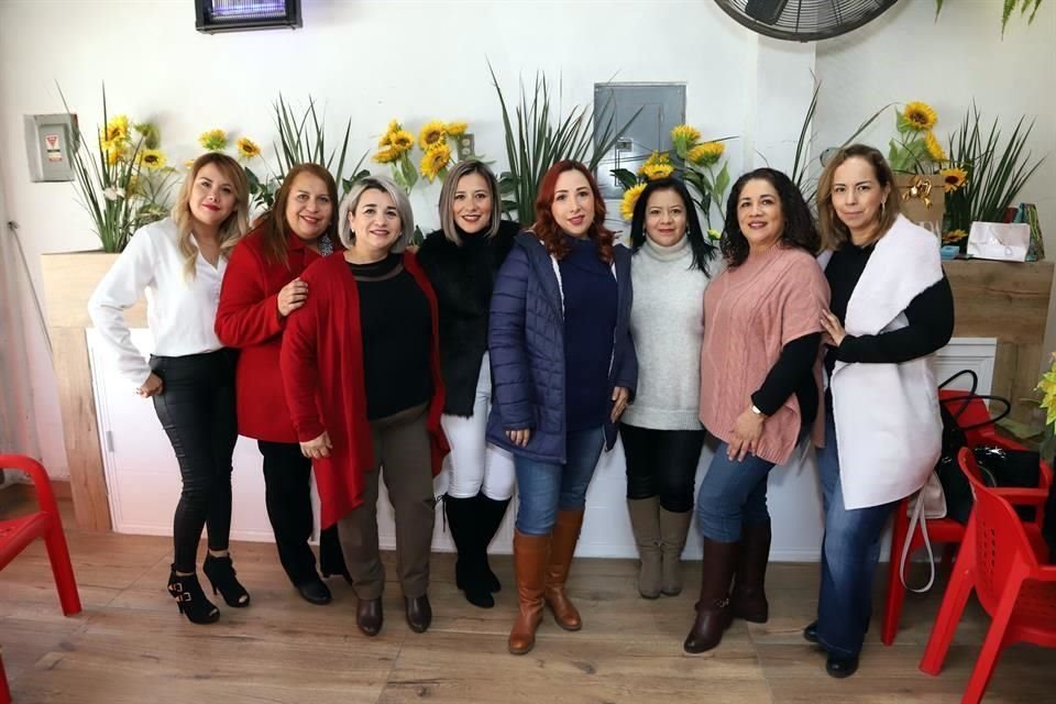 Deyanira Martínez, Patricia Leal, Rosario Carrillo, Lucía Medina, Katy Tamez, Hilda Espinosa, Mireya Cruz y Rosy Sánchez