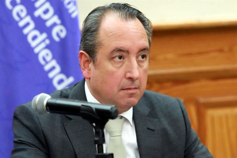 Carlos Garza, Tesorero del Estado.