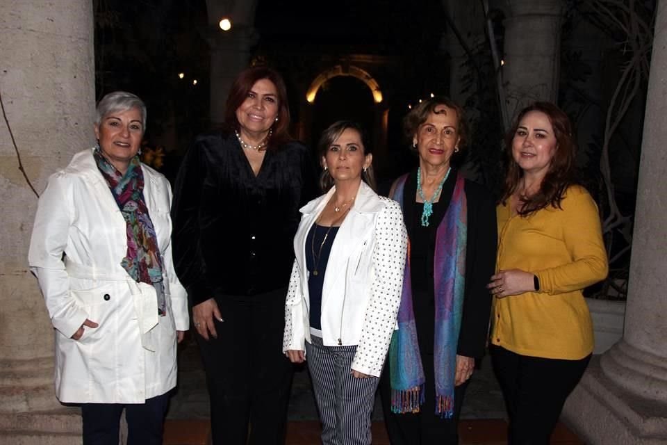 Claudia Almaguer, María Enríquez, Margarita Isabel Rodríguez, Rosalinda Wolberg y Bertha Nelly González