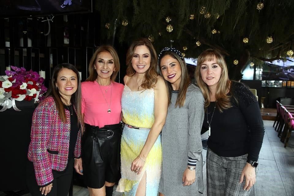 Marisol Rodríguez, Susana Dorssi, Mine Leal, Celem Luna y Carmen Vargas