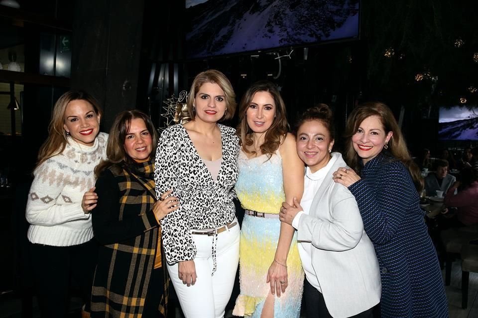 Liliana Leal, Doris Leal, Lourdes Leal, Mine Leal, Laura Ramírez y Alicia Ramírez