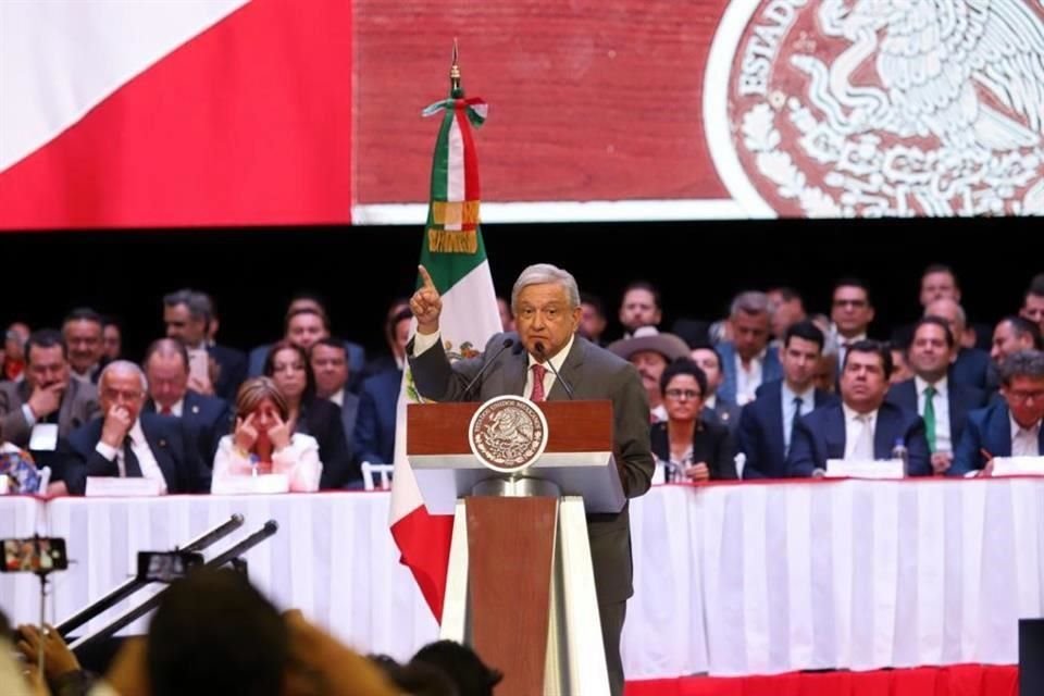 EL Mandatario durante su mensaje ante miles de asistentes a la Arena Ciudad de México.