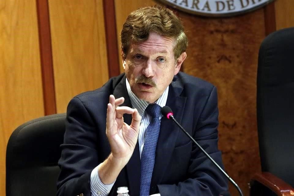 El coordinador del PAN en la Cámara de Diputados, Juan Carlos Romero Hicks, dijo que acompañaba la controversia porque busca brindar certeza al trabajo de Fuerzas Armadas.