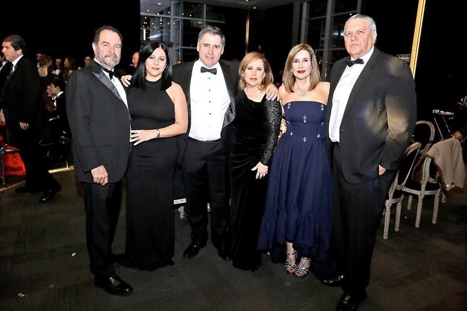 Guillermo Gutiérrez, Marisa Gutiérrez, Cristina de Félix , Rubén Félix, Víctor Romo y Bárbara de Romo