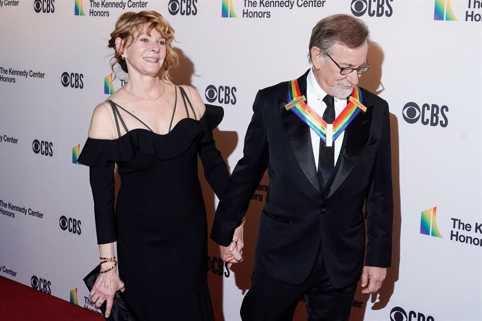 Steven Spielberg y su esposa, Kate Capshaw, se mostraron sorprendidos por la decisión de su hija adoptiva, Mikaela.