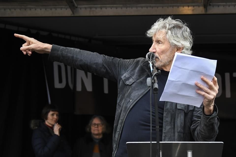 Roger Waters durante las protestas a favor de la liberación de Julian Assange.