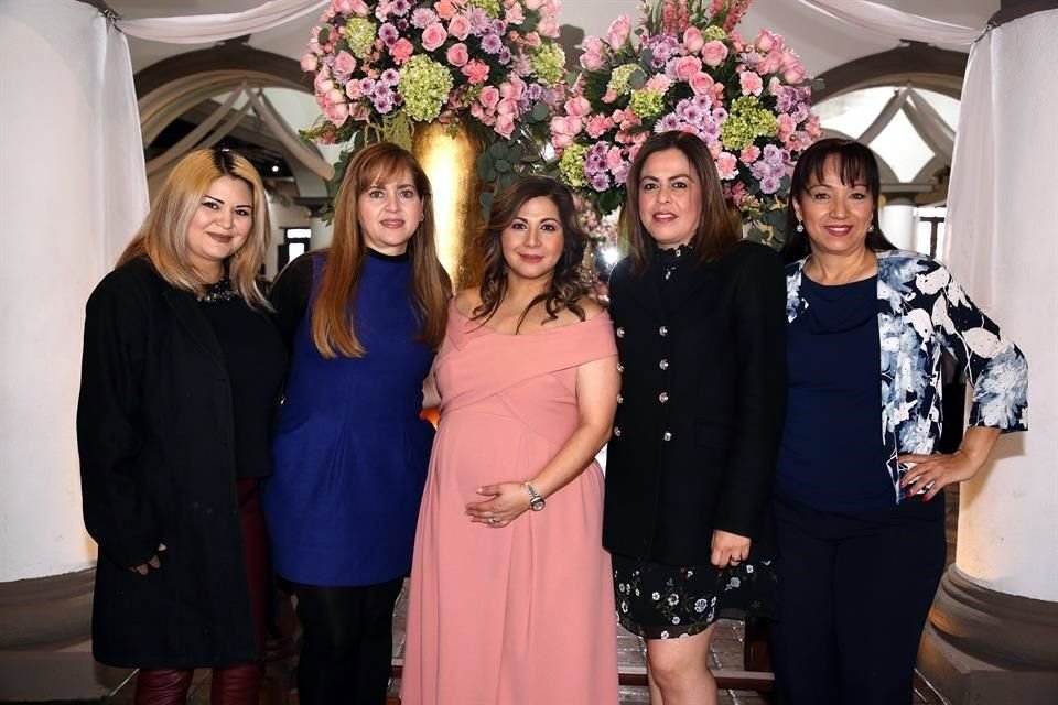 Patricia Martínez, Mary Carmen Toba, Cristina Laines, Ivonne Silva y Katia Site