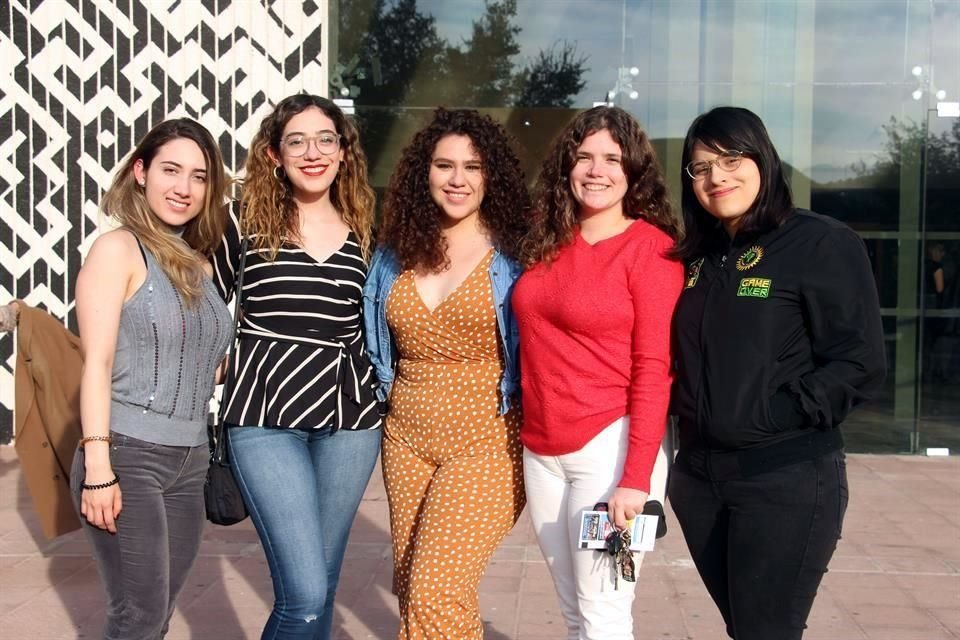 Orelli Ruiz, Ximena Rodríguez, Joyce García, Pamela Elosúa y Nancy Pier