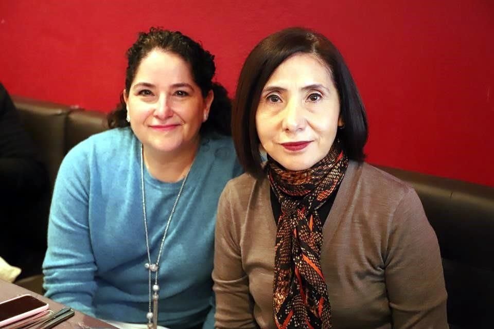 Patricia Villarreal y Lilia de Mandujan