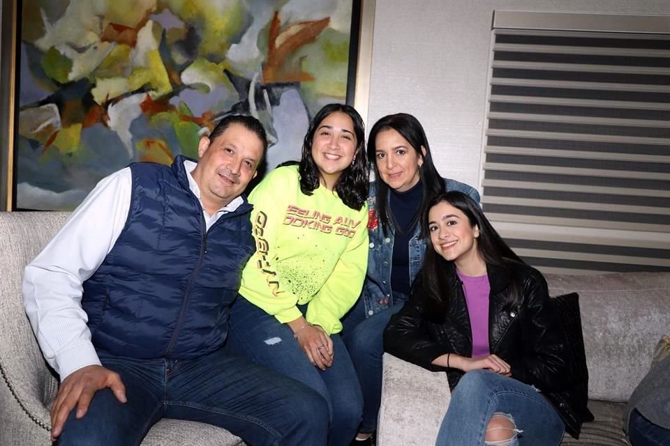 Enrique Cárdenas, Jimena Cárdenas, Lorena Elizondo y Rebeca Cárdenas