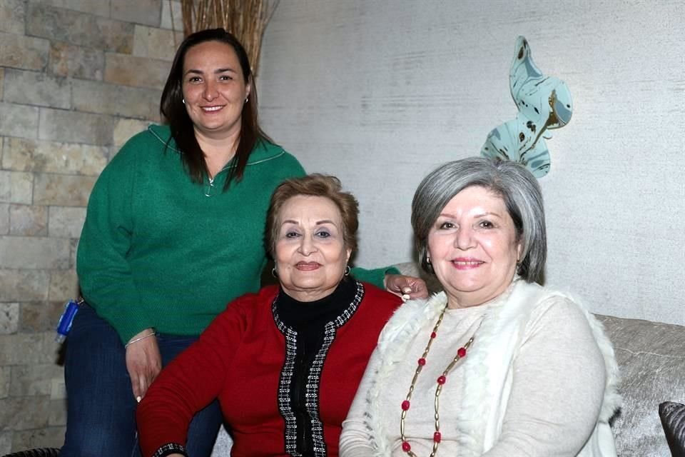 Cinthia Cárdenas, Nelly Flores y Alicia Castrellón